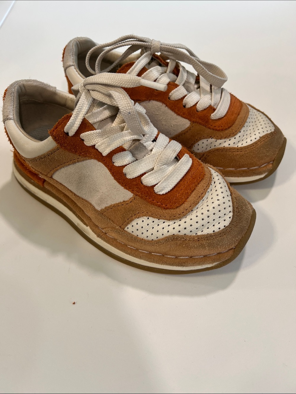 Clarks- Casual Suede & Leather Retro Sneakers in White and Brown, 10.5